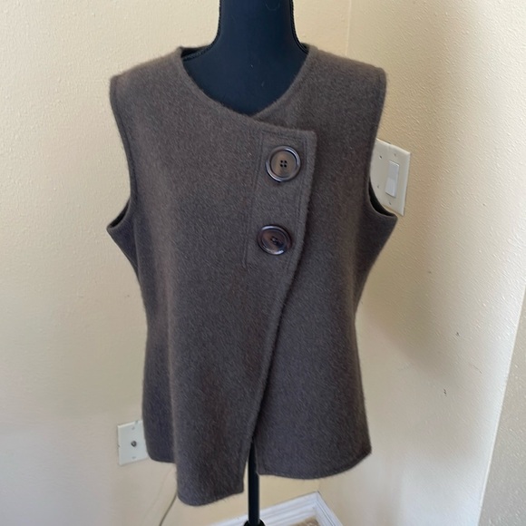 BNWOT Possumdown of New Zealand wool 2 button vest sz XL. - Picture 1 of 3